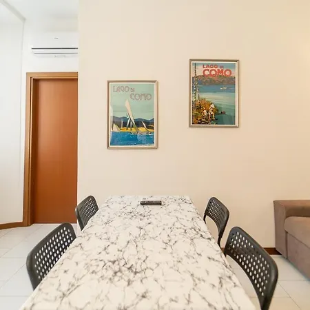 Flat With Ac And Wifi شقة كومو